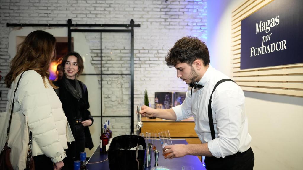 Tras la charla se sirvió el cóctel Magas por Fundador y se disfrutó de una distendida velada junto a las lectoras de la Comunidad de Magas.