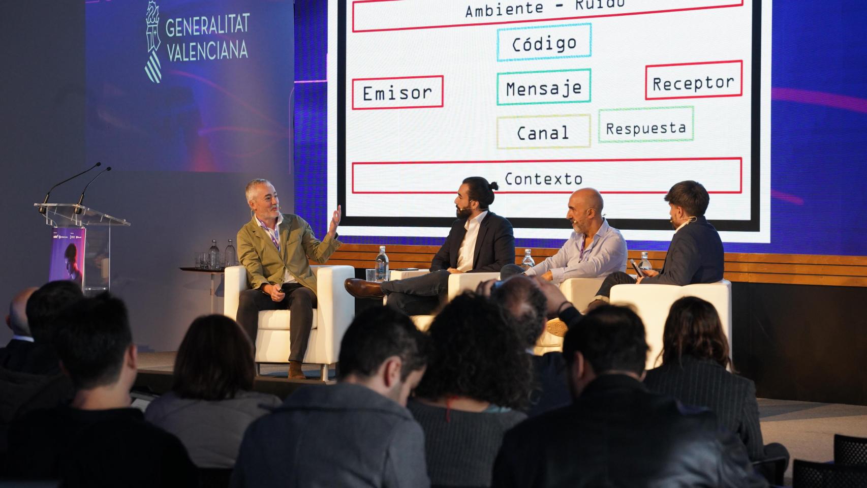 Una de las mesas redondas celebradas durante el I Foro Hispanoamericano de IA Aplicada al Periodismo.