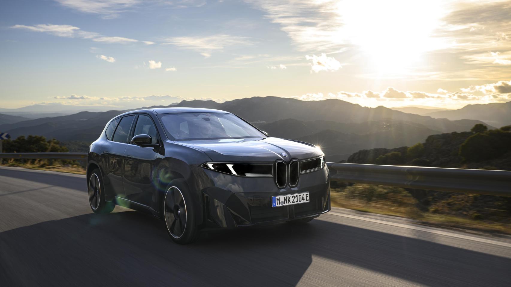 Vista tres cuartos delantera de la segunda generación del BMW iX3