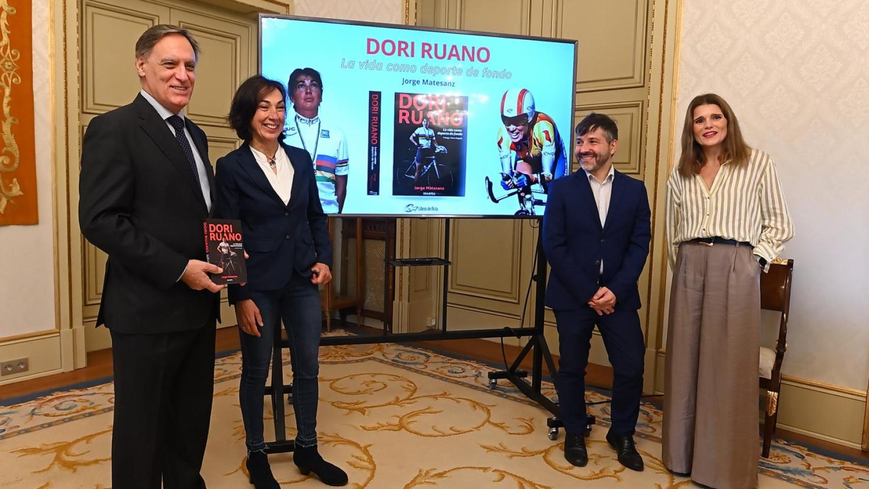 El alcalde de Salamanca, Carlos García Carbayo, en la presentación del libro biográfico Dori Ruano