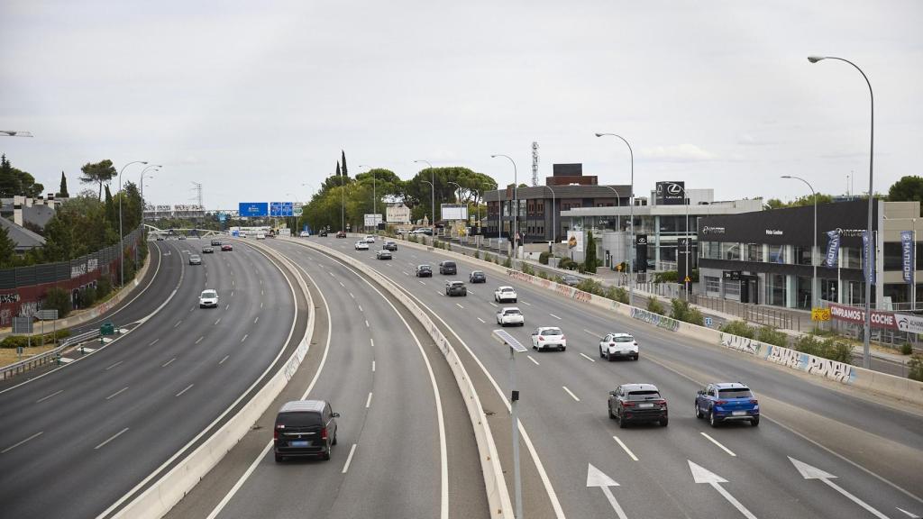 Almeida concede una segunda moratoria a los coches sin etiqueta