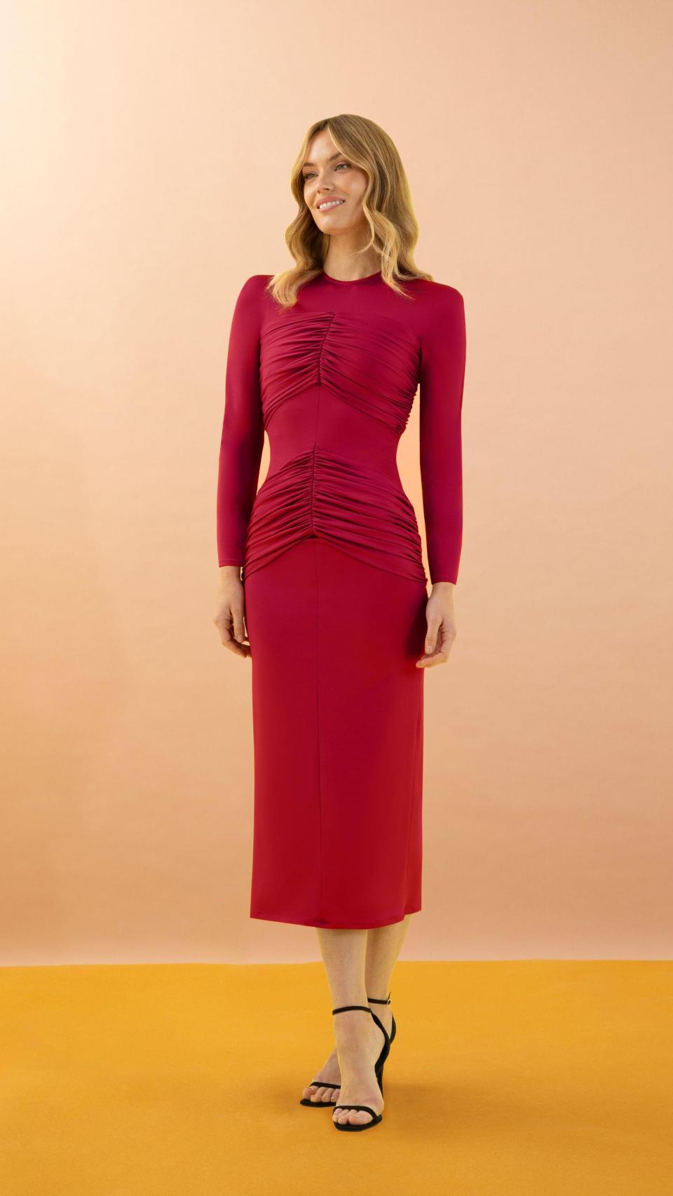 Vestido Hadar rojo de Victoria Colección.