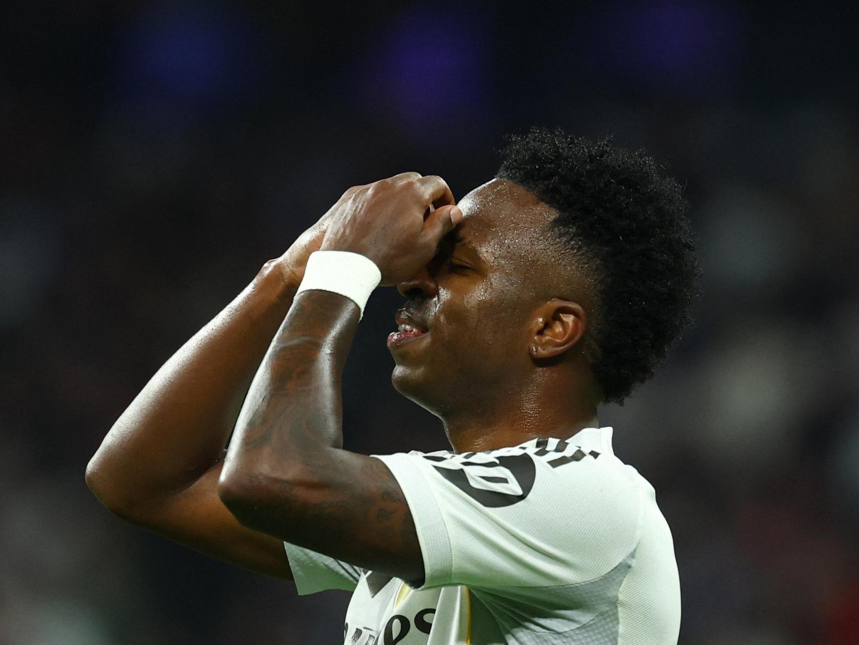 Vinicius se lamenta durante el partido contra el Manchester City.