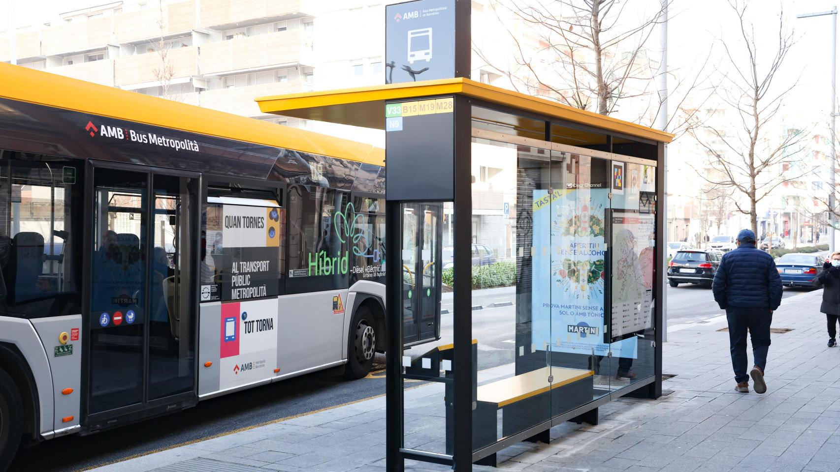 Una parada de autobús del área metropolitana de Barcelona.