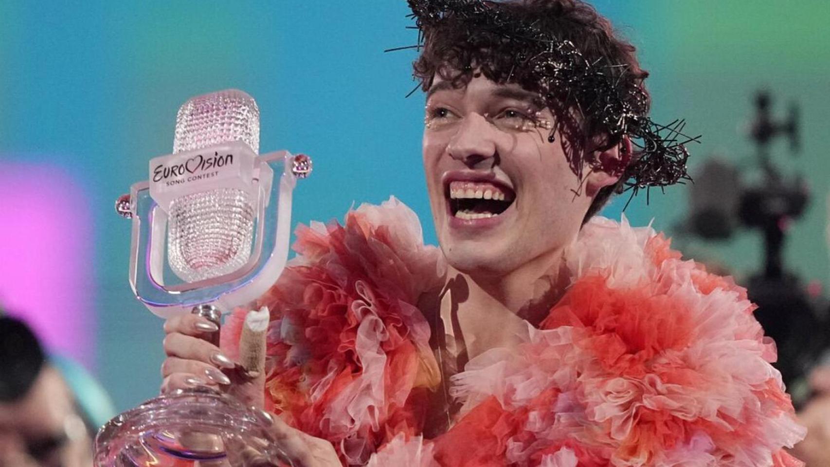 Nemo, ganador de Eurovisión 2024, devuelve su trofeo tras confirmarse la participación de Israel Nemo, ganador de Eurovisión 2024, devuelve su trofeo tras confirmarse la participación de Israel