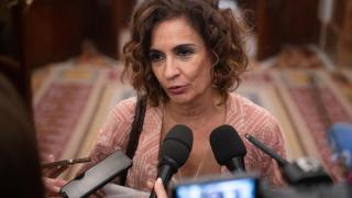 The Vice President of the Government, María Jesús Montero, in the corridors of the Congress of Deputies.ndez: I have had no contact