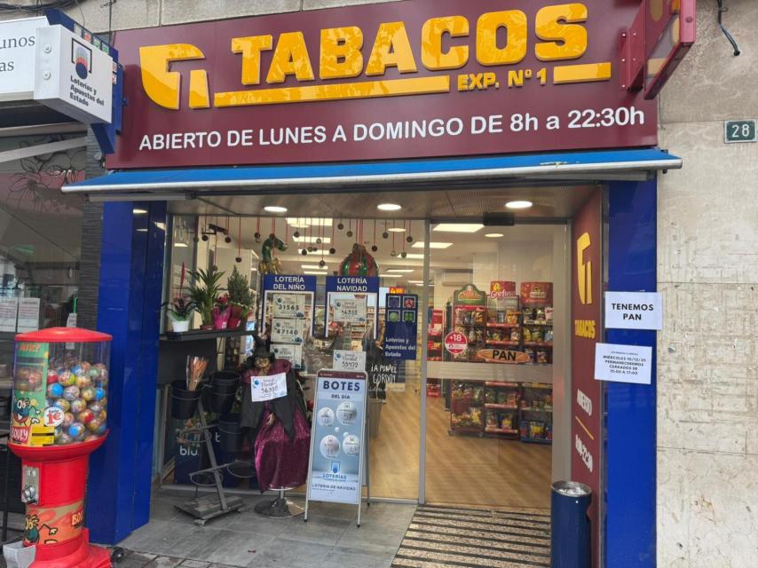 Exterior del estanco y despacho de lotería de Marco en Laguna de Duero