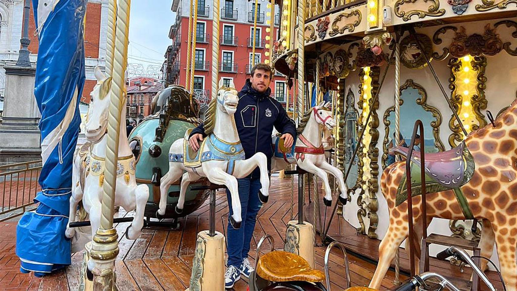 Juan Carlos Clemente Ortega en su carrusel de la Plaza Mayor