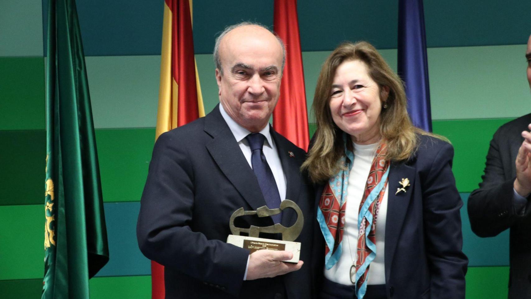 La OEI recibe el II Premio 'Ricardo Díez Hochleitner'.