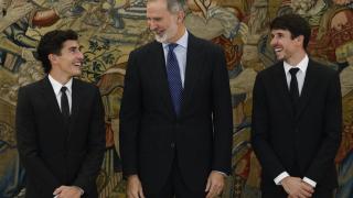 El rey Felipe VI recibe a los hermanos Márquez en el Palacio de la Zarzuela.