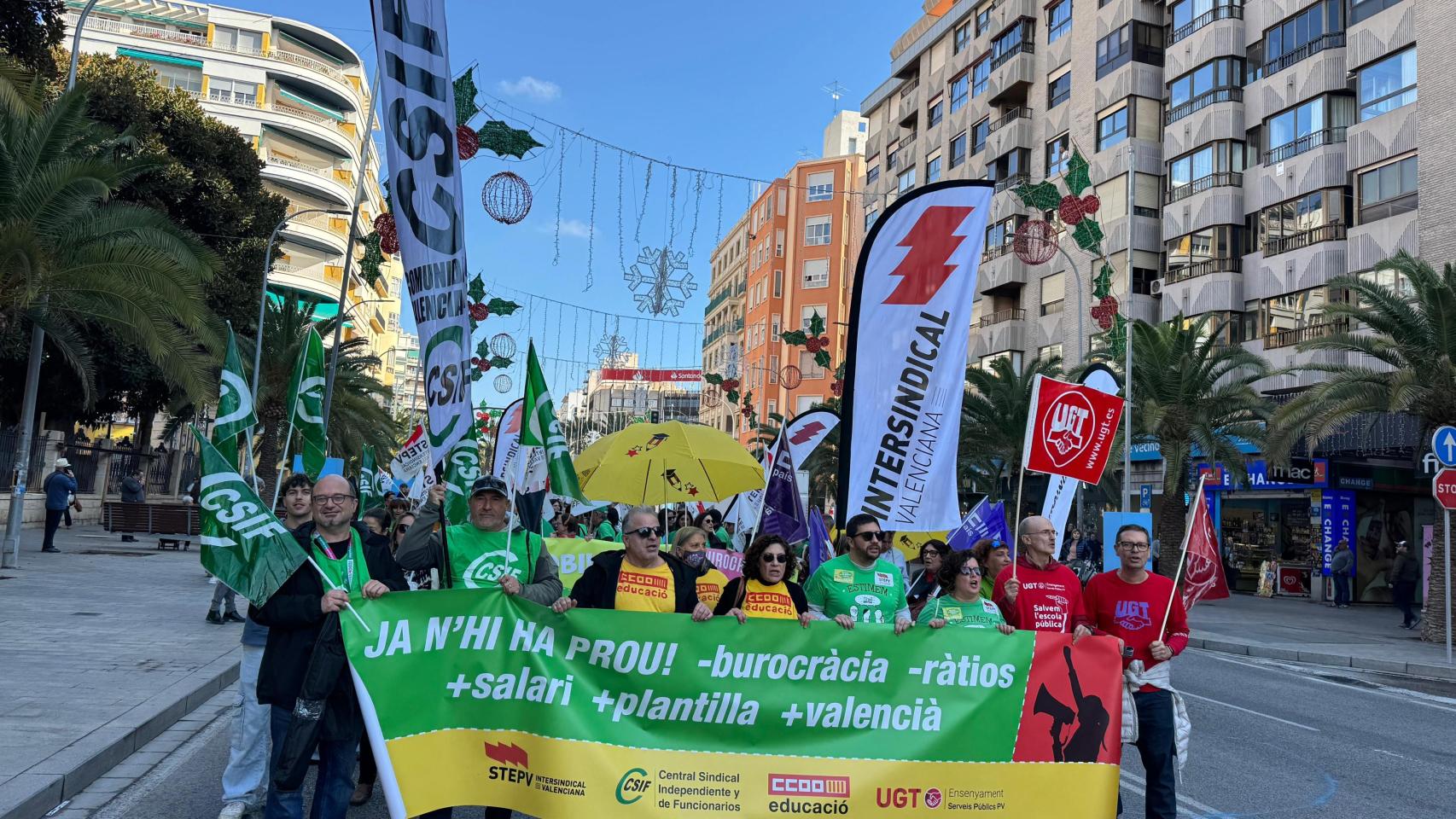 Manifestación en Alicante con motivo de la jornada de huelga en Educación en la Comunitat Valenciana.