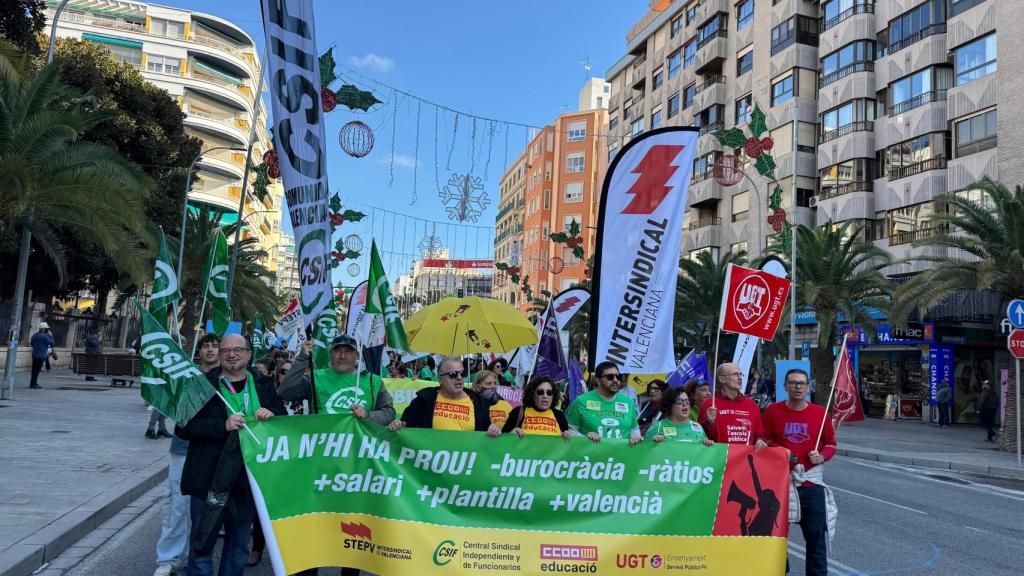 Manifestación en Alicante con motivo de la jornada de huelga en Educación en la Comunitat Valenciana.