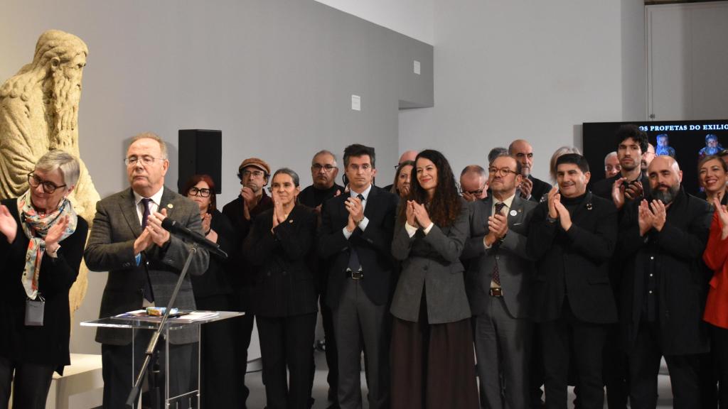 Miembros de instituciones y gobierno local en el acto