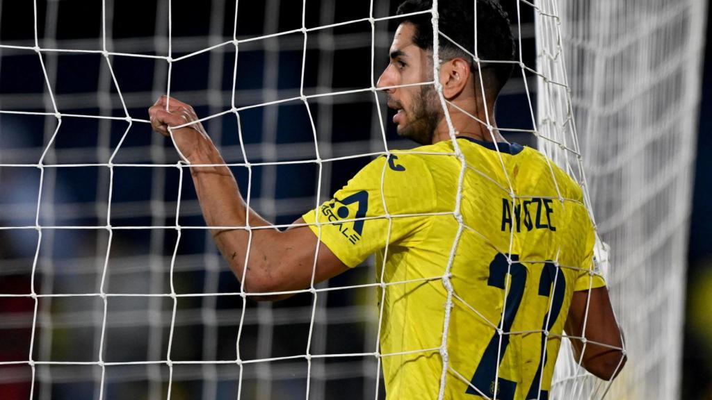 Ayoze se agarra de la red tras fallar una clara ocasión ante el Copenhague.