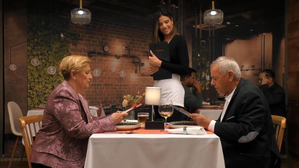 Nieves y Juan en su cita en 'First dates'