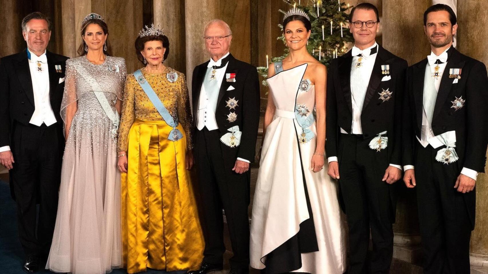 La Familia Real de Suecia, sin la princesa Sofía, en los Premios Nobel.