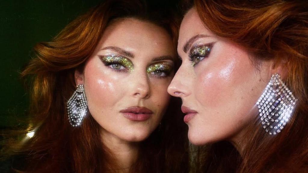 La maquilladora Katie Jane Hughes con uno de sus looks de belleza más extra.