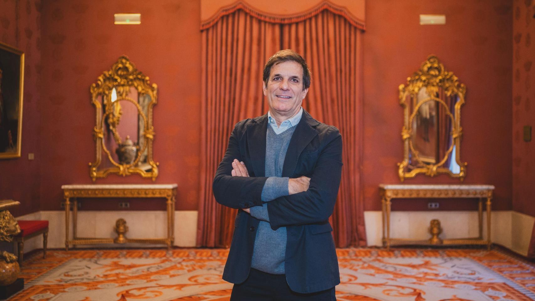 El empresario posa en el Teatro Real.