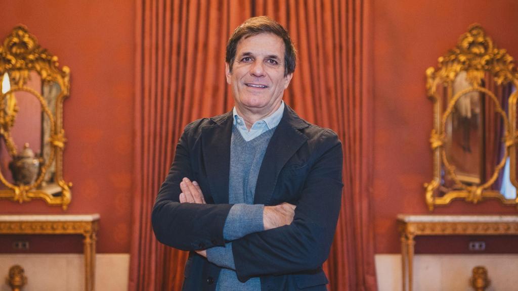 El empresario posa en el Teatro Real.