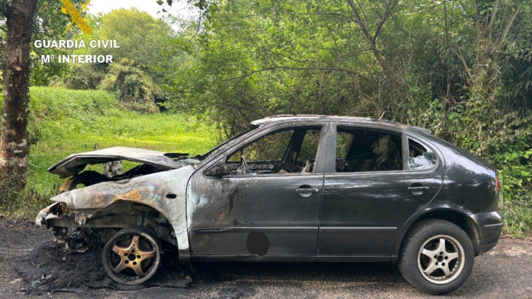 El coche apareció calcinado.