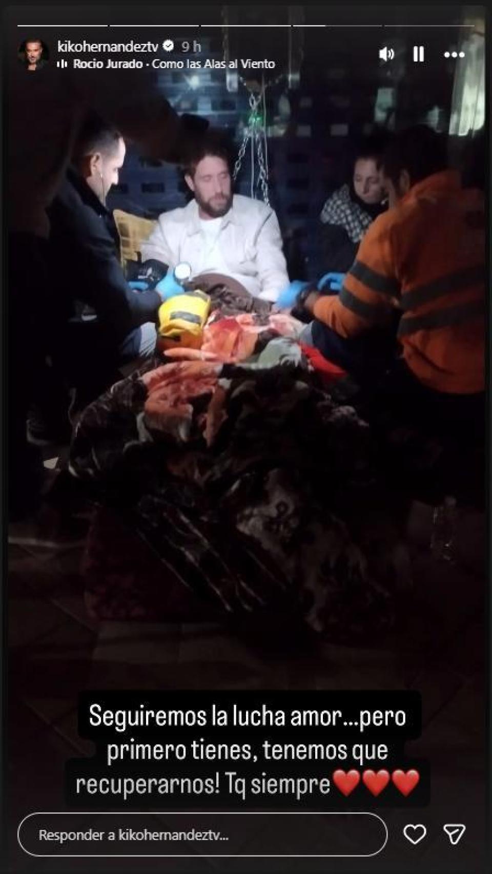 Kiko Hernández ha sido trasladado a un hospital tras dos días en huelga de hambre frente a la puerta del local que regenta con su marido, Fran Antón.