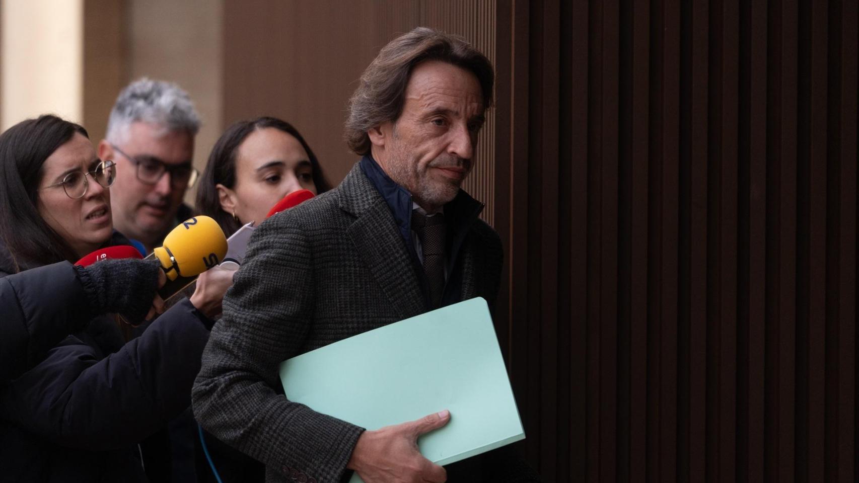 El jefe de Gabinete de Mazón, a su llegada a los juzgados este viernes. Jorge Gil / EP