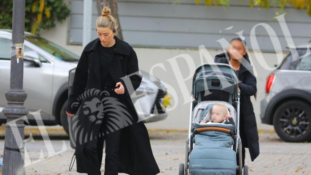 Amber Heard, en Madrid, disfrutando de un paseo con sus hijos.