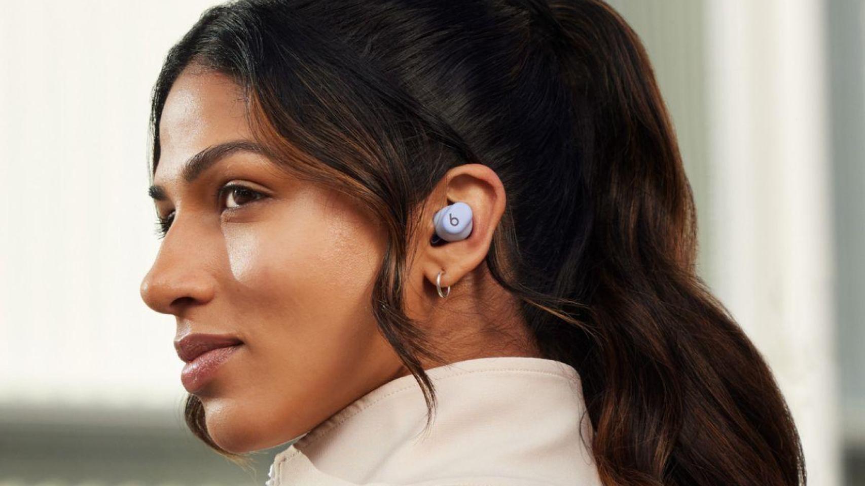 Estos auriculares inalámbricos son potentes, cómodos y te demuestran por qué no necesitas unos AirPods