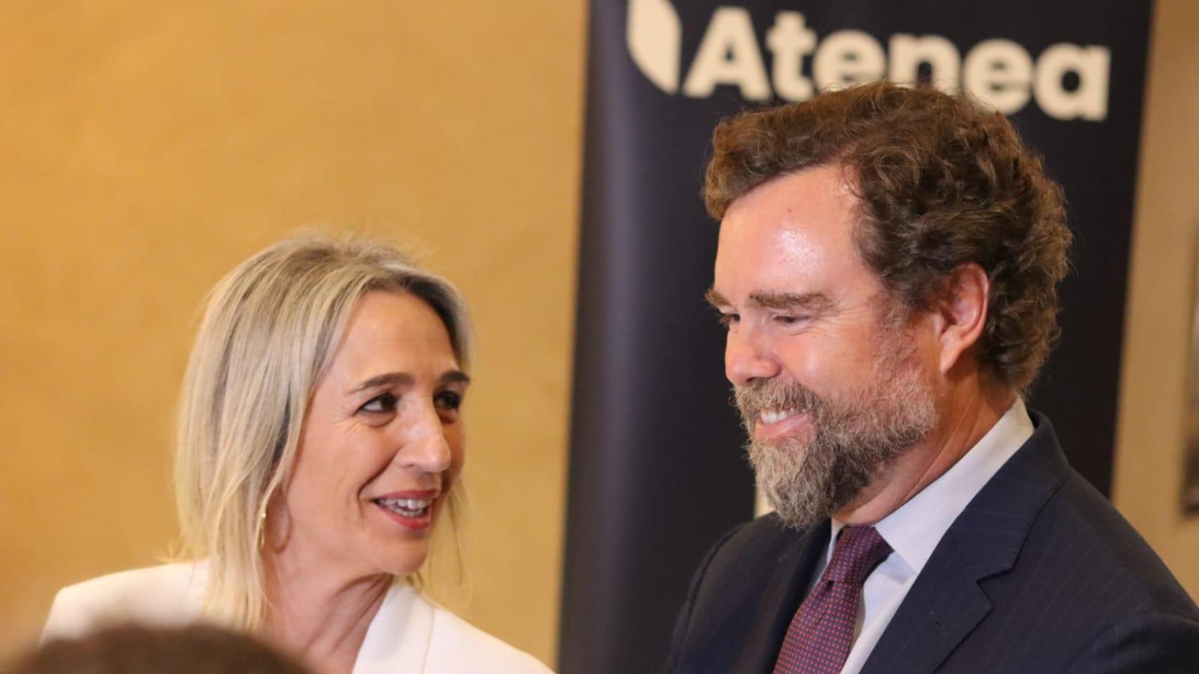 Inés Cañizares junto a Iván Espinosa de los Monteros en la presentación de la fundación Atenea en Toledo.