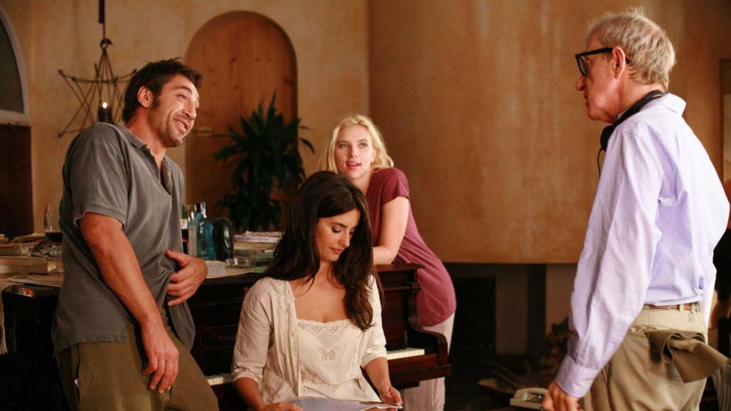 Woody Allen, junto a Javier Bardem, Penélope Cruz y Scarlett Johansson, durante el rodaje de 'Vicky Cristina Barcelona'.