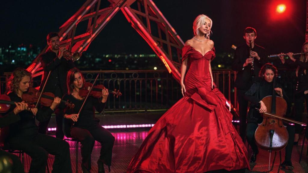 Christina Aguilera, en una imagen promocional de 'Christmas in Paris'.