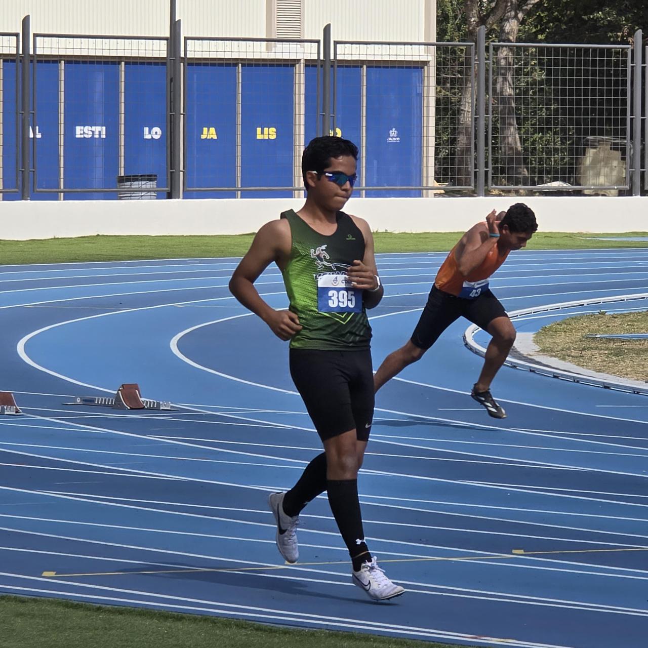 Ian Emmanuel en un entrenamiento de atletismo.