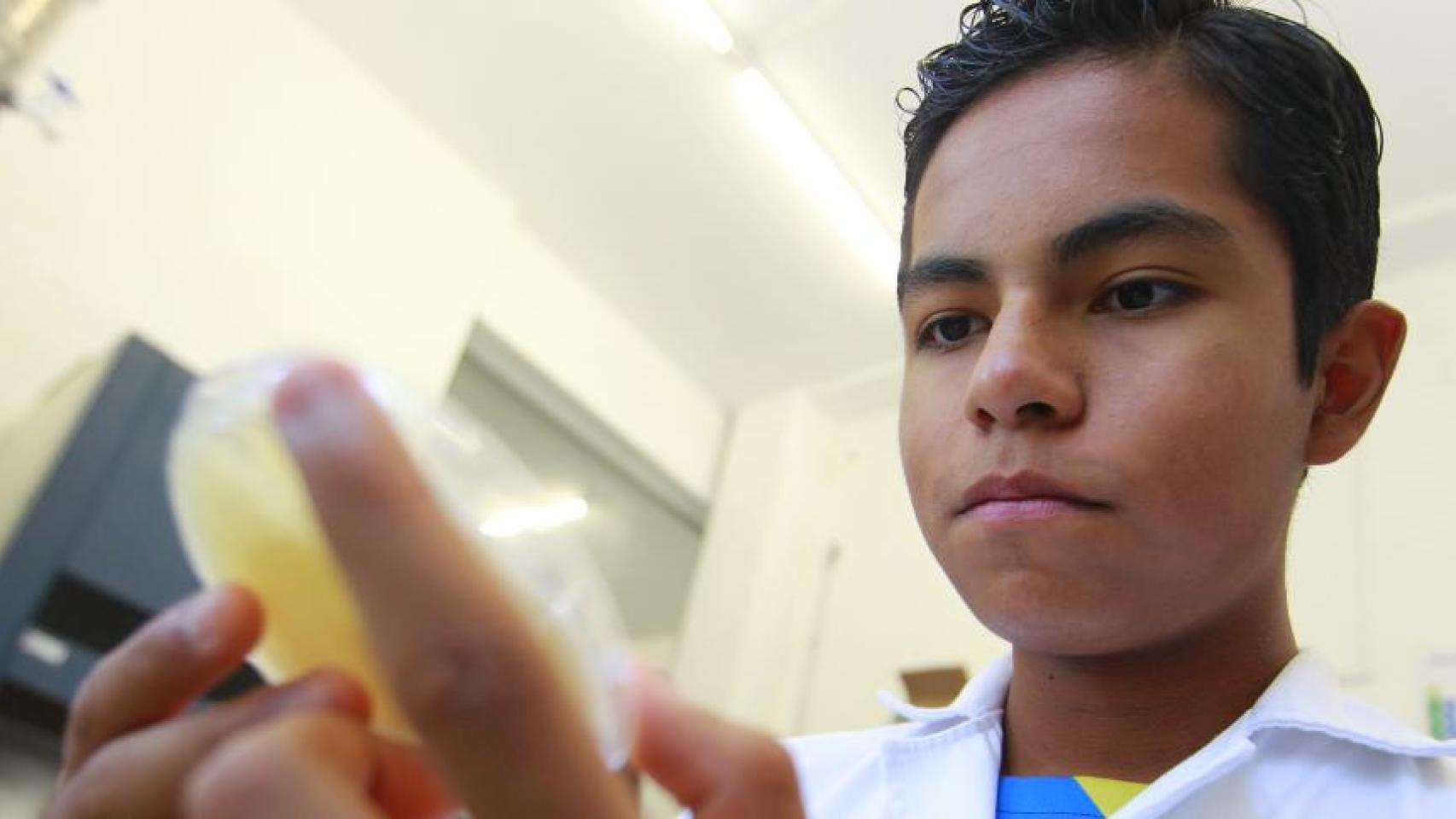Ian Emmanuel González Santos, biólogo molecular de 15 años.