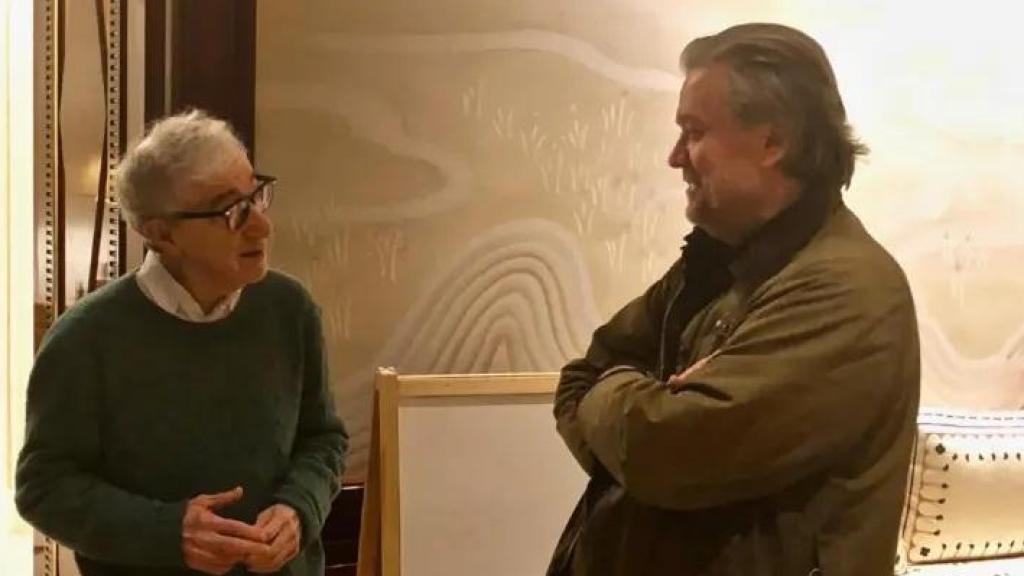 Steve Bannon también fue fotografiado con el cineasta Woody Allen.