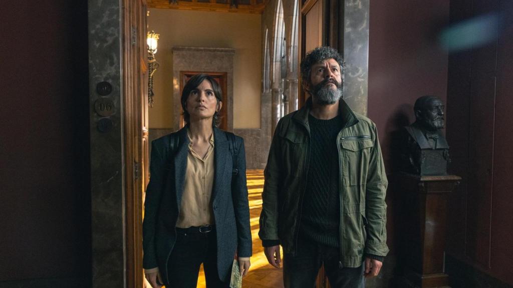  Ciudad De Sombras La Serie P stuma De Ver nica Echegui Un thriller 