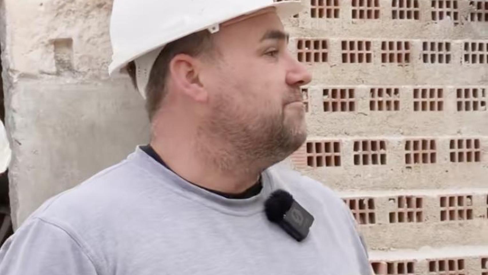 Damián, un albañil, durante su entrevista.