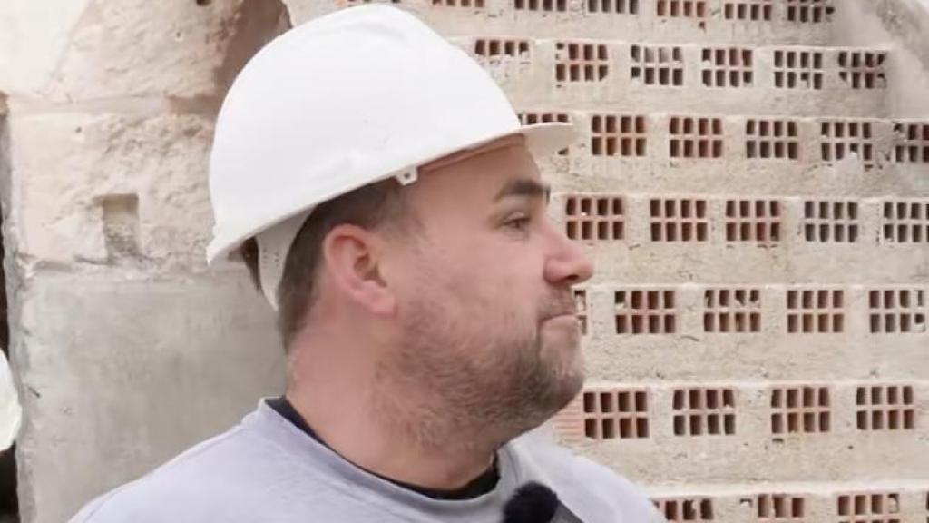 Damián, un albañil, durante su entrevista.