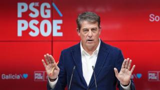 El secretario general del PSdeG y portavoz del Grupo Socialista en el Parlamento de Galicia, José Ramón Gómez Besteiro, durante la rueda de prensa de este viernes.