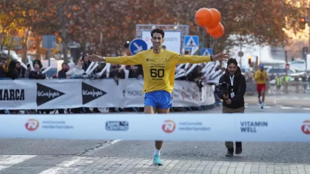 Mohamed Massat,  ganador de la Nationale-Nederlanden San Silvestre 2024 en la prueba popular masculina.