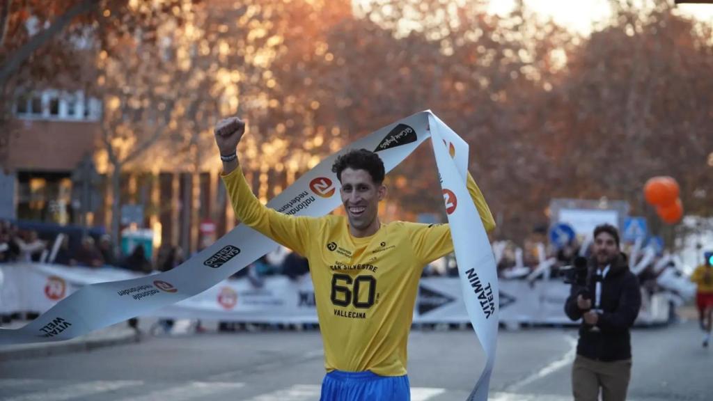 Mohamed Massat, ganador de la Nationale-Nederlanden San Silvestre 2024 en la popular prueba masculina.