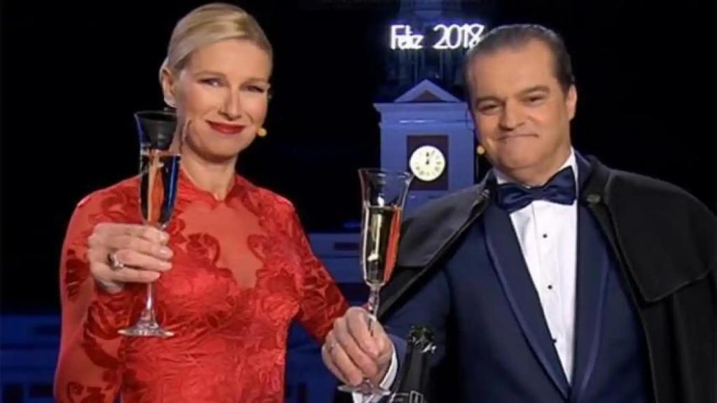 Anne Igartiburu y Ramón García en las Campanadas 2017-2018.