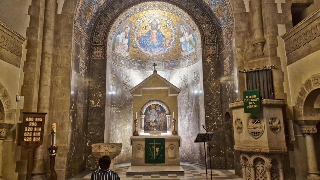 Interior de la iglesia luterana del paseo de la Castellana (Madrid).