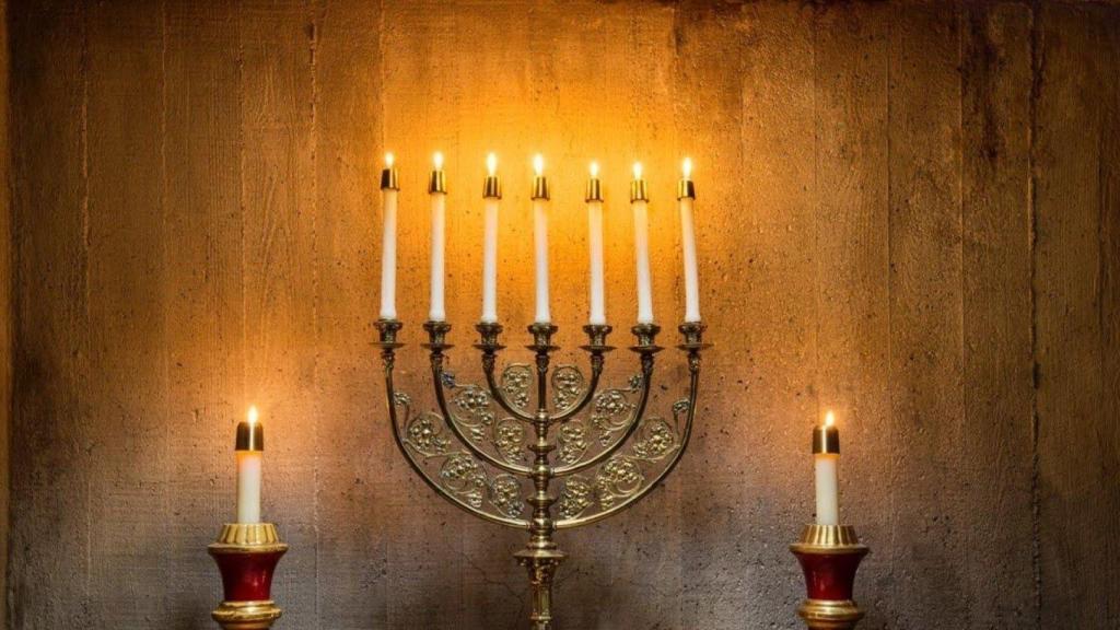 La 'Menorá': el candelabro sagrado centro de la celebración de Hanukkah.
