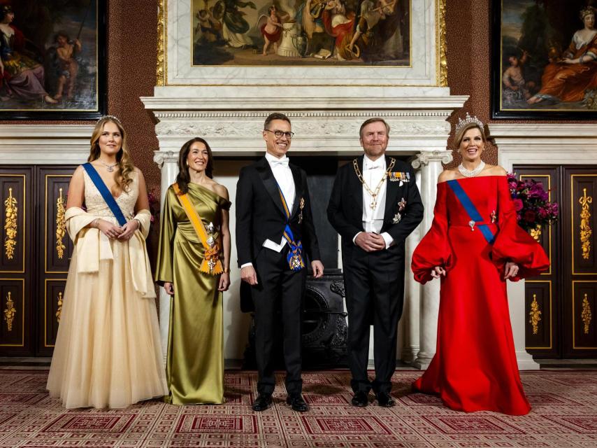 La Familia Real posa en palacio con el presidente de Finlandia y la primera dama.