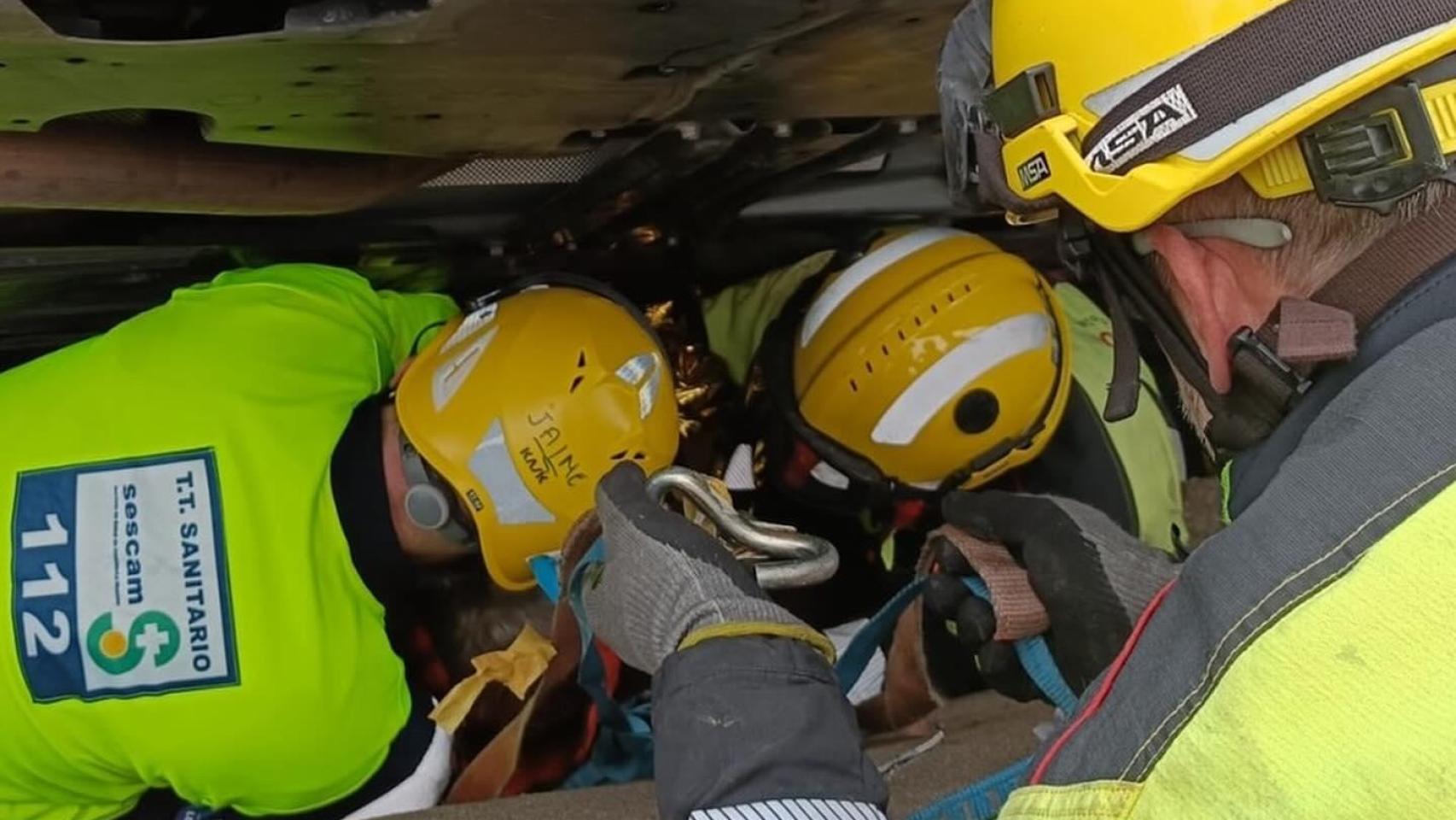 Imagen del rescate de la condutora.