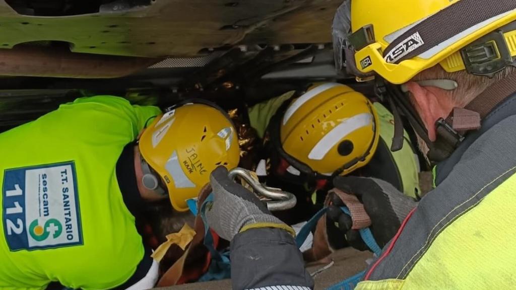 Imagen del rescate de la condutora.