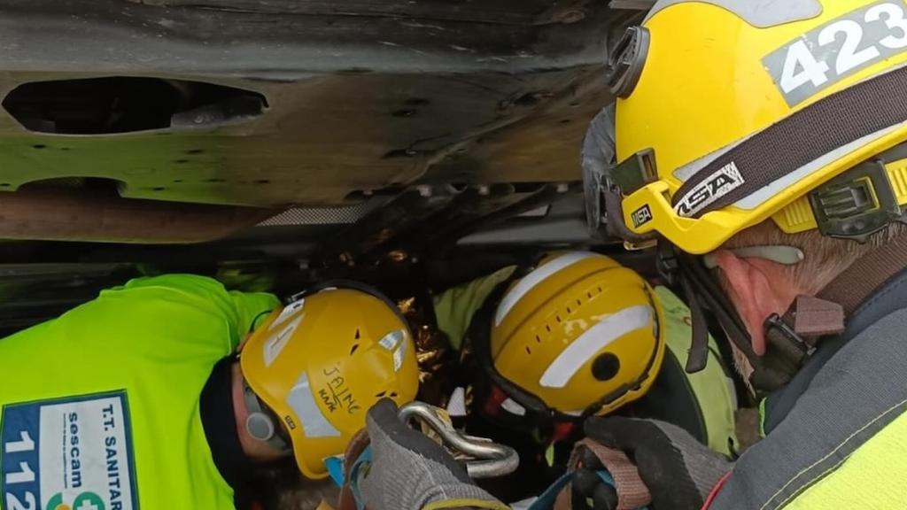 Imagen del rescate de la condutora.
