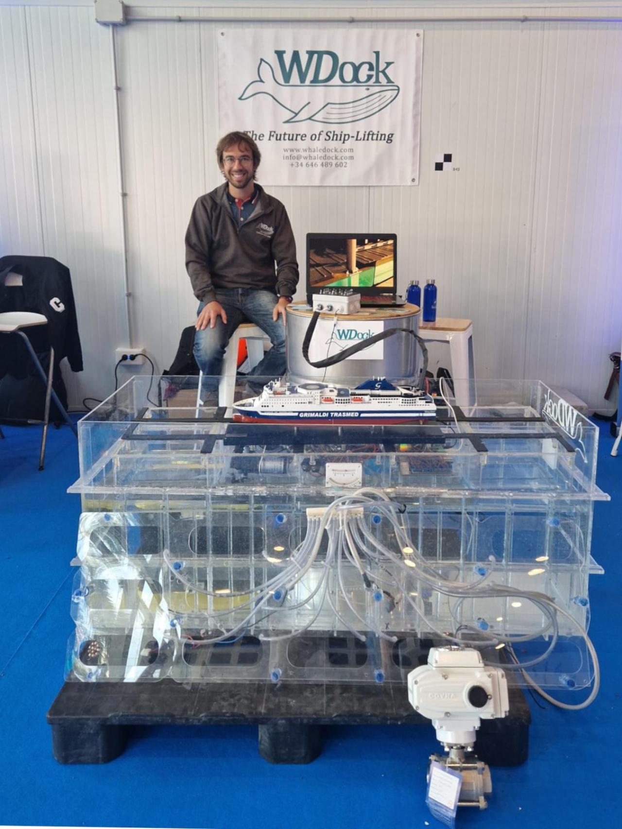 Maqueta de la plataforma propuesta por Whale Dock en el Salón Náutico de Barcelona de 2025.