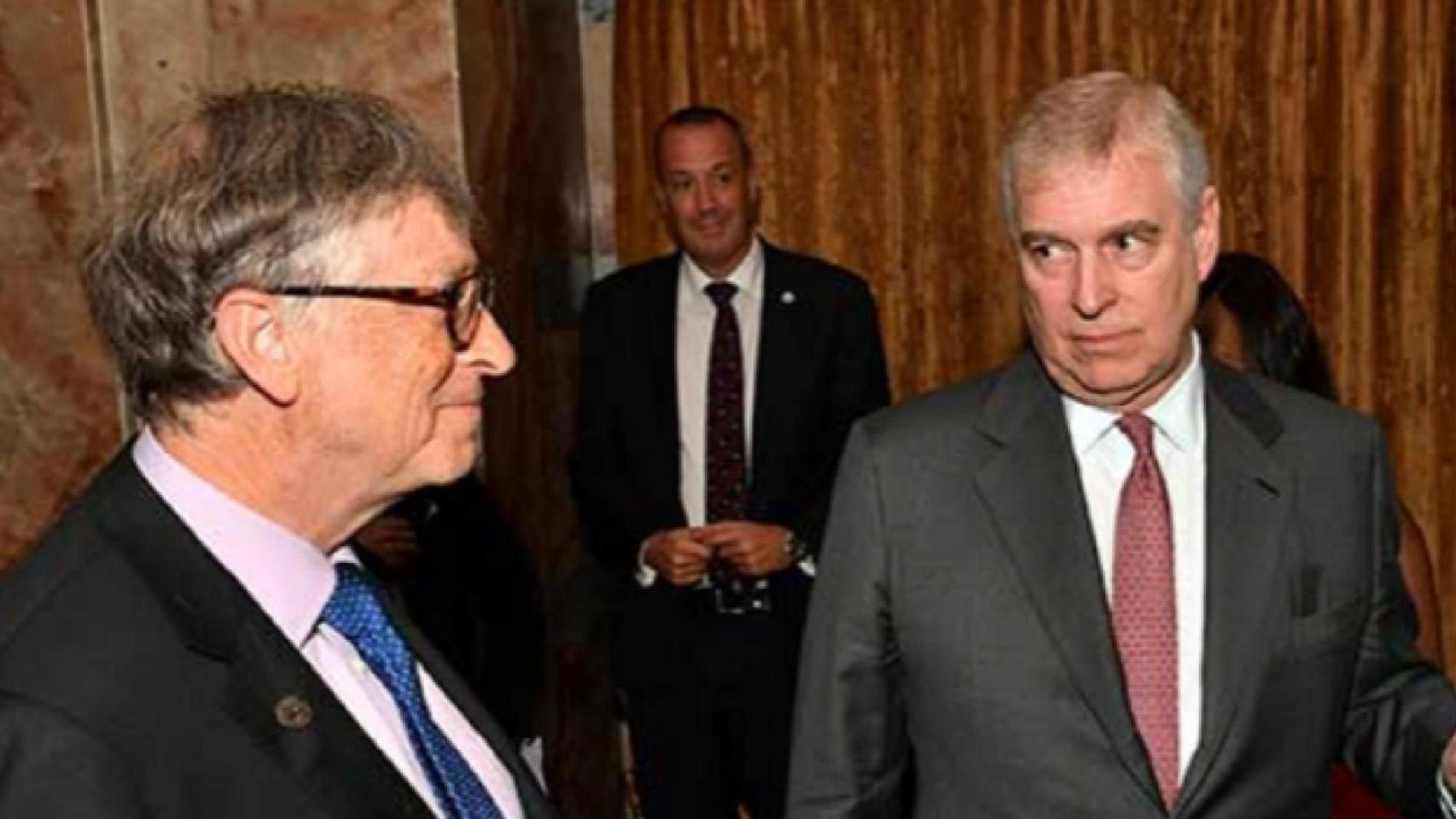 El expríncipe Andrés, con Bill Gates, durante la Cumbre sobre la Malaria el 18 de abril de 2018 en Londres.