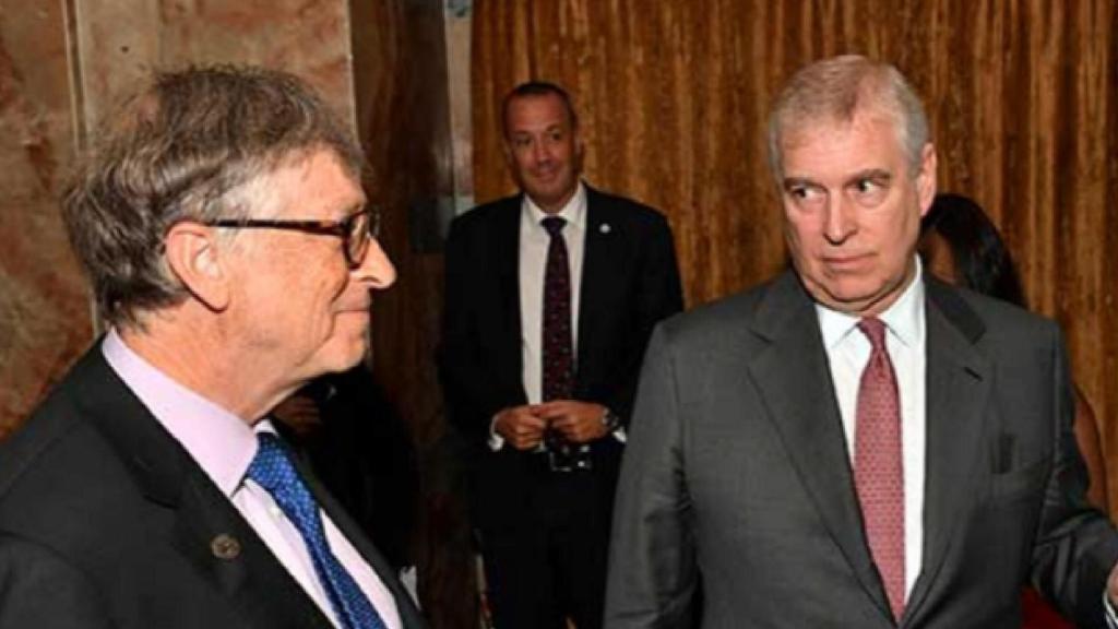 El expríncipe Andrés, con Bill Gates, durante la Cumbre sobre la Malaria el 18 de abril de 2018 en Londres.